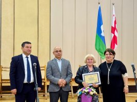 სამტრედიაში ღვაწლმოსილი პედაგოგები დააჯილდოვეს