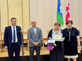 სამტრედიაში ღვაწლმოსილი პედაგოგები დააჯილდოვეს