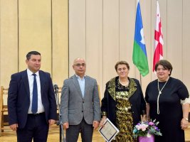 სამტრედიაში ღვაწლმოსილი პედაგოგები დააჯილდოვეს