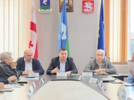 სამტრედიის მერიაში გამართულ სამუშაო თათბირზე ინფრასტრუქტურული პროექტები და მოსახლეობის საჭიროებები განიხილეს